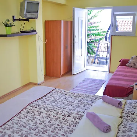 Anna Apartment *